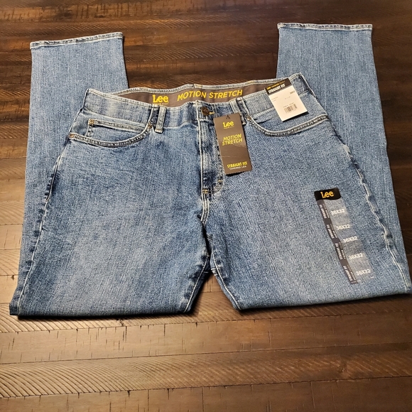 Lee Motion Stretch Straight Fit Tapered Leg Jean - Picture 4 of 11